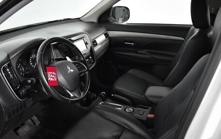 Mitsubishi Outlander III рестайлинг 3, 2013 год, 1 498 000 рублей, 9 фотография