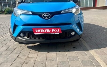 Toyota C-HR I рестайлинг, 2019 год, 2 350 000 рублей, 2 фотография