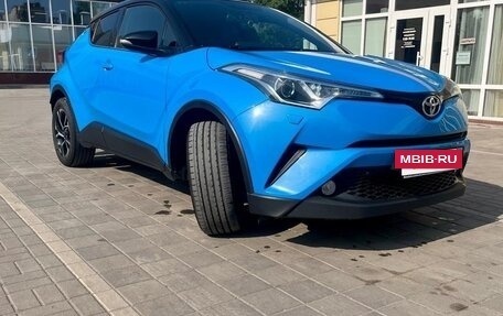 Toyota C-HR I рестайлинг, 2019 год, 2 350 000 рублей, 3 фотография