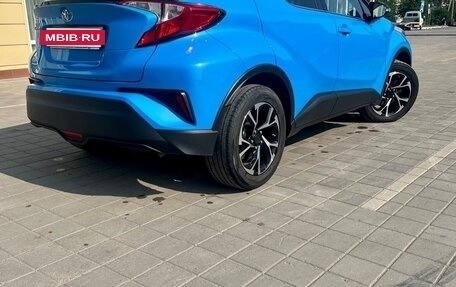 Toyota C-HR I рестайлинг, 2019 год, 2 350 000 рублей, 4 фотография