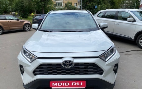 Toyota RAV4, 2021 год, 2 900 000 рублей, 5 фотография
