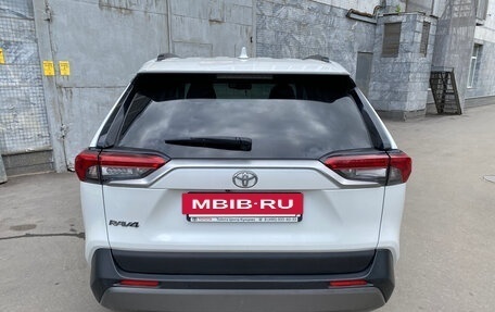 Toyota RAV4, 2021 год, 2 900 000 рублей, 3 фотография