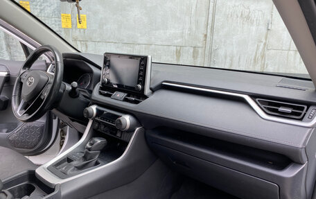 Toyota RAV4, 2021 год, 2 900 000 рублей, 8 фотография