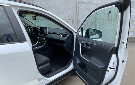 Toyota RAV4, 2021 год, 2 900 000 рублей, 7 фотография