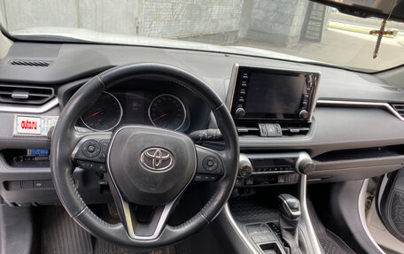 Toyota RAV4, 2021 год, 2 900 000 рублей, 13 фотография