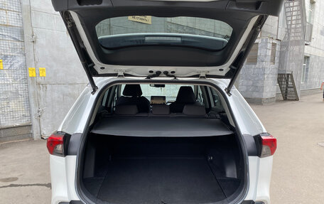 Toyota RAV4, 2021 год, 2 900 000 рублей, 15 фотография