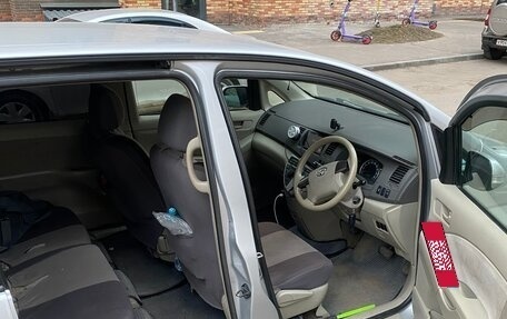 Toyota ISis I, 2008 год, 950 000 рублей, 3 фотография