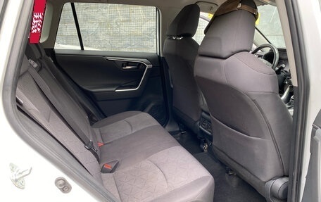 Toyota RAV4, 2021 год, 2 900 000 рублей, 9 фотография