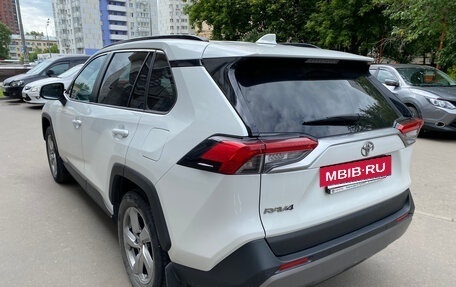 Toyota RAV4, 2021 год, 2 900 000 рублей, 18 фотография