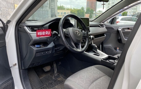 Toyota RAV4, 2021 год, 2 900 000 рублей, 12 фотография