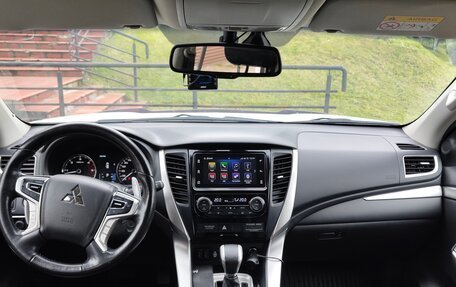 Mitsubishi Pajero Sport III рестайлинг, 2017 год, 3 100 000 рублей, 10 фотография