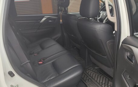 Mitsubishi Pajero Sport III рестайлинг, 2017 год, 3 100 000 рублей, 2 фотография