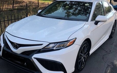 Toyota Camry, 2021 год, 2 700 000 рублей, 2 фотография