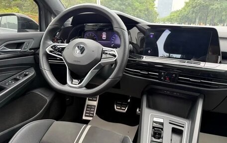 Volkswagen Golf VIII, 2022 год, 2 030 000 рублей, 19 фотография