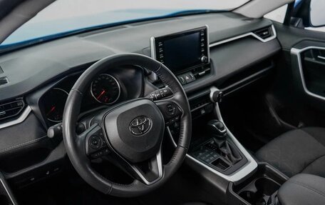 Toyota RAV4, 2021 год, 3 499 000 рублей, 9 фотография