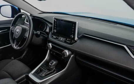 Toyota RAV4, 2021 год, 3 499 000 рублей, 13 фотография