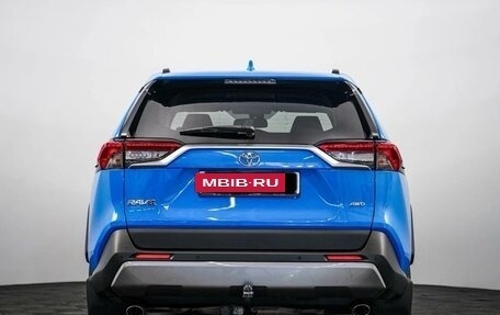 Toyota RAV4, 2021 год, 3 499 000 рублей, 19 фотография