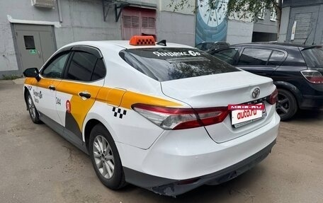 Toyota Camry, 2021 год, 1 650 000 рублей, 2 фотография