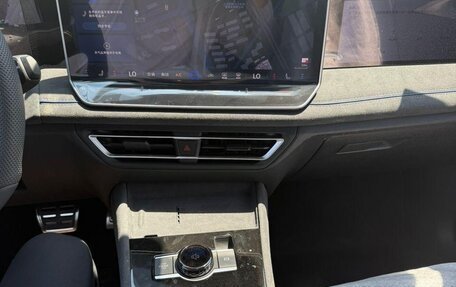 Volkswagen Tiguan, 2025 год, 4 500 000 рублей, 15 фотография