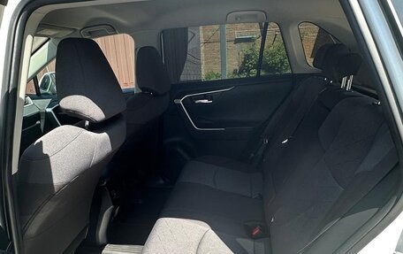 Toyota RAV4, 2020 год, 3 600 000 рублей, 6 фотография