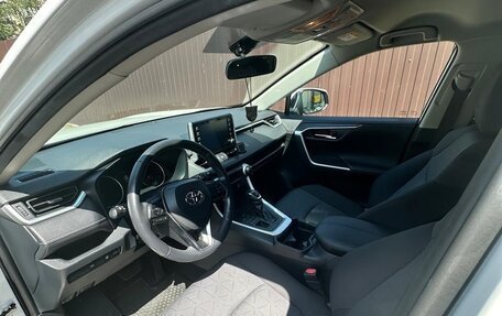 Toyota RAV4, 2020 год, 3 600 000 рублей, 5 фотография