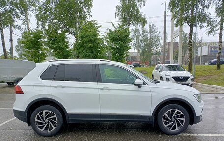 Volkswagen Tiguan II, 2018 год, 2 600 000 рублей, 5 фотография
