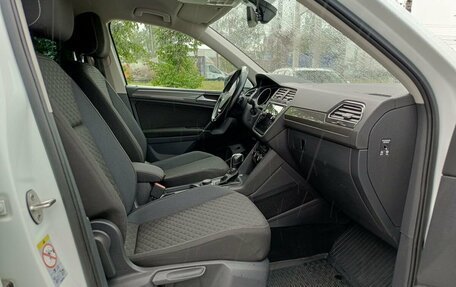 Volkswagen Tiguan II, 2018 год, 2 600 000 рублей, 13 фотография