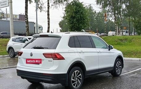 Volkswagen Tiguan II, 2018 год, 2 600 000 рублей, 6 фотография