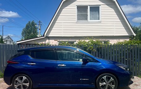 Nissan Leaf II, 2019 год, 1 900 000 рублей, 2 фотография