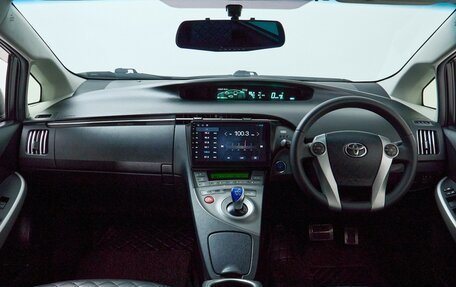 Toyota Prius, 2013 год, 1 295 000 рублей, 9 фотография