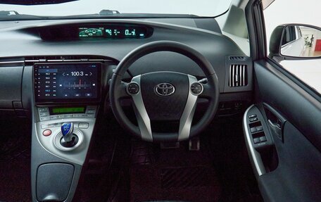 Toyota Prius, 2013 год, 1 295 000 рублей, 15 фотография