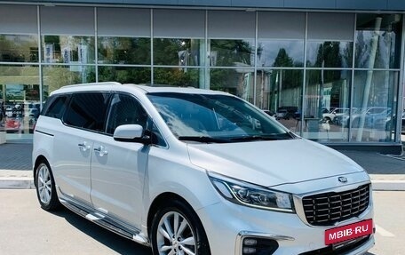 KIA Carnival III, 2018 год, 2 630 000 рублей, 3 фотография