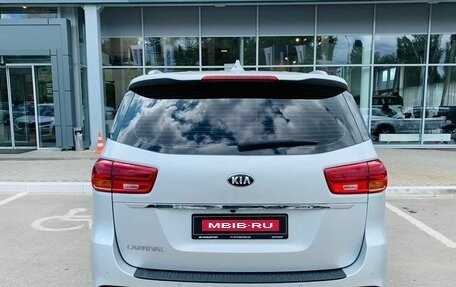 KIA Carnival III, 2018 год, 2 630 000 рублей, 6 фотография