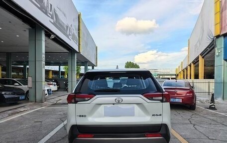 Toyota RAV4, 2022 год, 2 600 000 рублей, 4 фотография