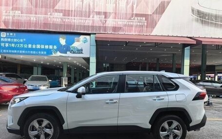 Toyota RAV4, 2022 год, 2 600 000 рублей, 2 фотография