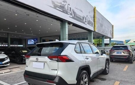 Toyota RAV4, 2022 год, 2 600 000 рублей, 9 фотография