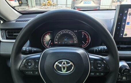 Toyota RAV4, 2022 год, 2 600 000 рублей, 13 фотография