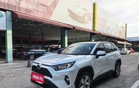 Toyota RAV4, 2022 год, 2 600 000 рублей, 8 фотография
