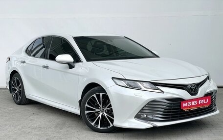 Toyota Camry, 2018 год, 2 590 000 рублей, 3 фотография