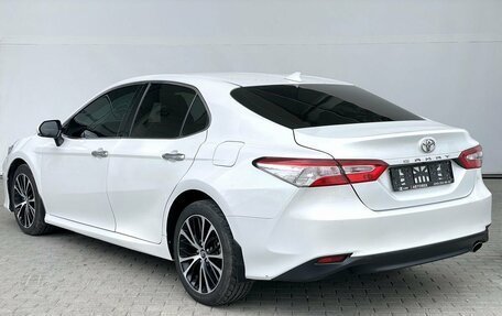 Toyota Camry, 2018 год, 2 590 000 рублей, 8 фотография