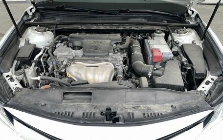 Toyota Camry, 2018 год, 2 590 000 рублей, 10 фотография