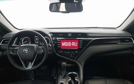 Toyota Camry, 2018 год, 2 590 000 рублей, 15 фотография