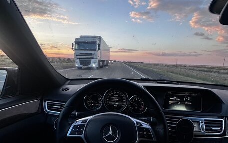 Mercedes-Benz E-Класс, 2015 год, 1 800 000 рублей, 3 фотография