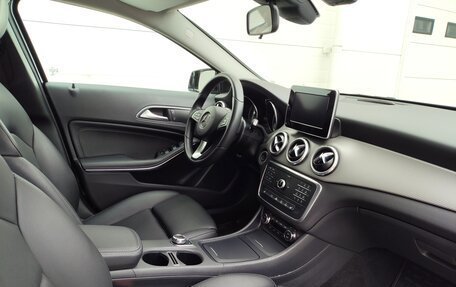 Mercedes-Benz GLA, 2016 год, 1 790 000 рублей, 13 фотография