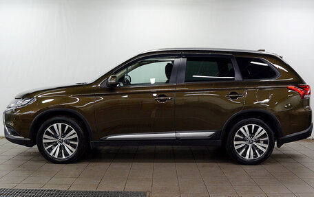 Mitsubishi Outlander III рестайлинг 3, 2020 год, 1 780 000 рублей, 4 фотография