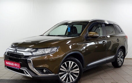 Mitsubishi Outlander III рестайлинг 3, 2020 год, 1 780 000 рублей, 2 фотография