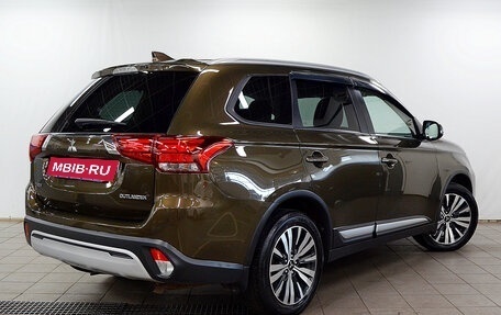 Mitsubishi Outlander III рестайлинг 3, 2020 год, 1 780 000 рублей, 3 фотография