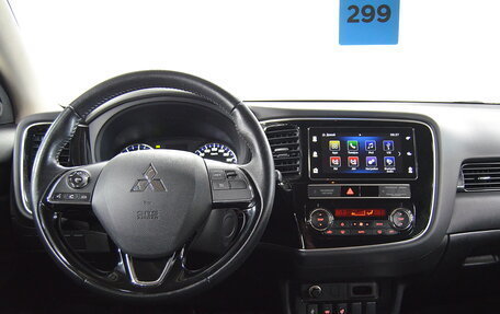Mitsubishi Outlander III рестайлинг 3, 2020 год, 1 780 000 рублей, 11 фотография