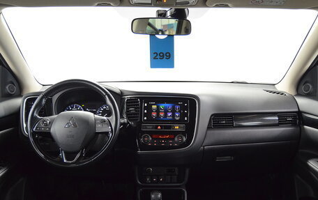 Mitsubishi Outlander III рестайлинг 3, 2020 год, 1 780 000 рублей, 18 фотография