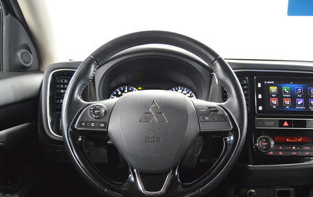 Mitsubishi Outlander III рестайлинг 3, 2020 год, 1 780 000 рублей, 13 фотография